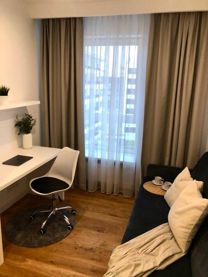 Apartaments Airport Okecie Premium Varsóvia Exterior foto